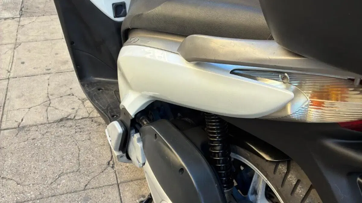 Honda SH 150i (2009 - 12)  (4)