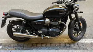 Triumph Street Twin 900 (2017 - 18)  (2)