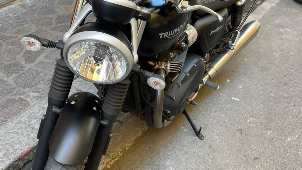 Triumph Street Twin 900 (2017 - 18)  (3)