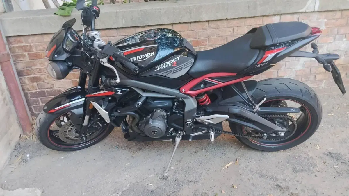 Triumph Street Triple R (2020 - 22)  (6)