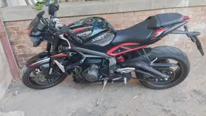 Triumph Street Triple R (2020 - 22)  (6)