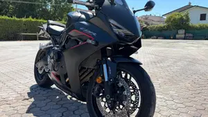 Honda CBR 650 R E-Clutch (2024 - 26) 