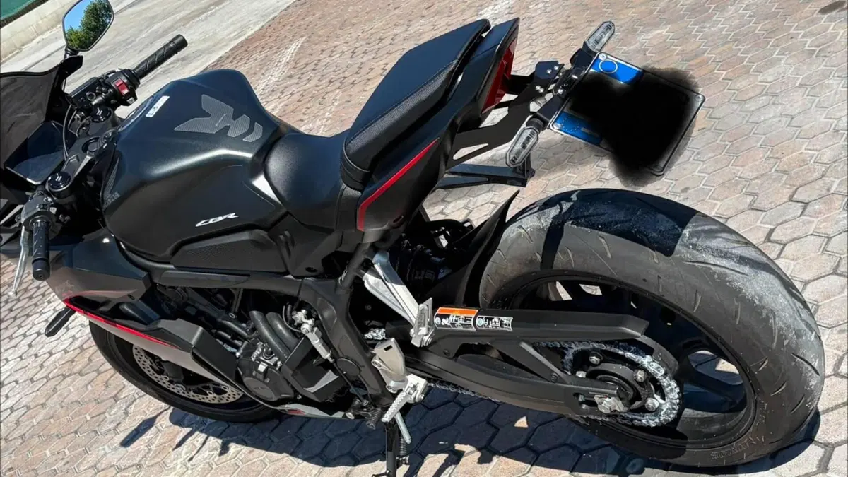 Honda CBR 650 R E-Clutch (2024 - 26)  (2)