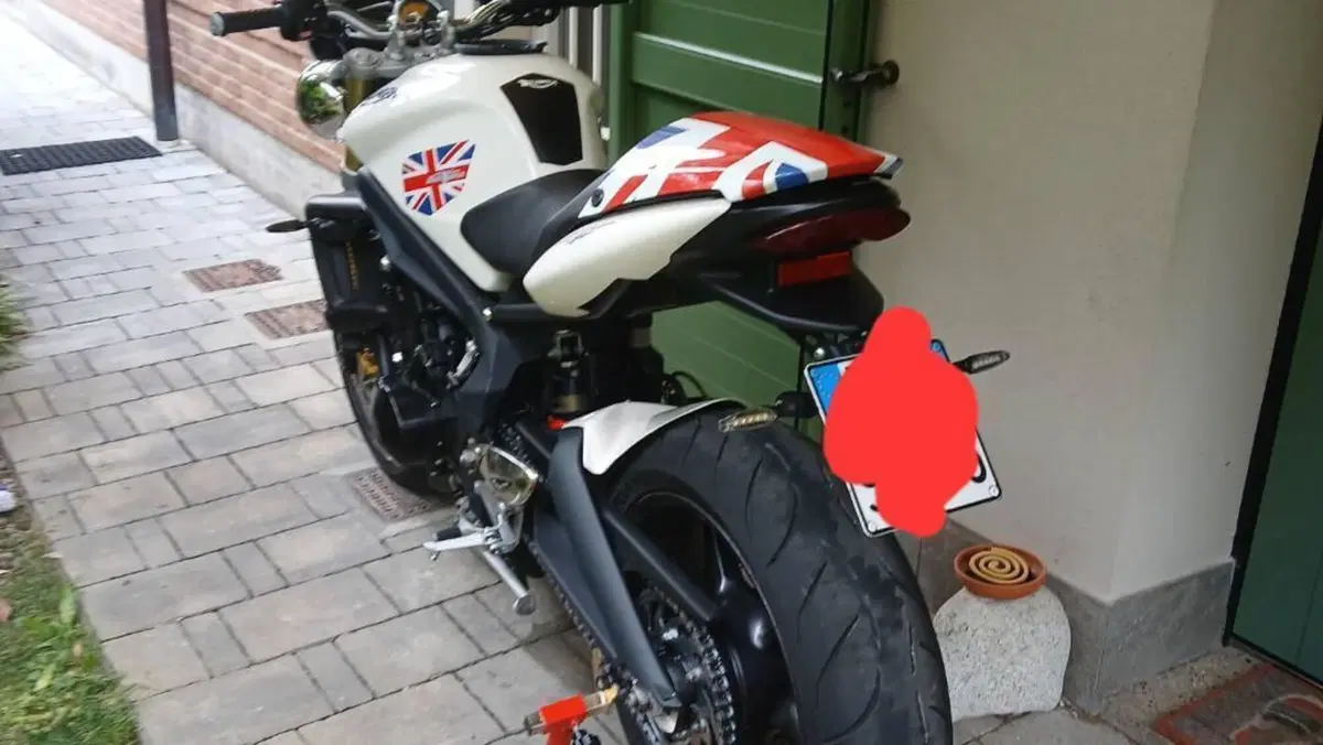 Triumph Street Triple (2007 - 12)  (8)