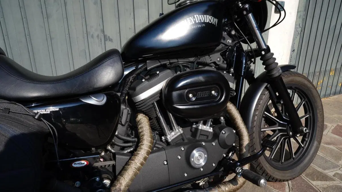 Harley-Davidson 883 Iron (2014 - 16) - XL 883N  (6)