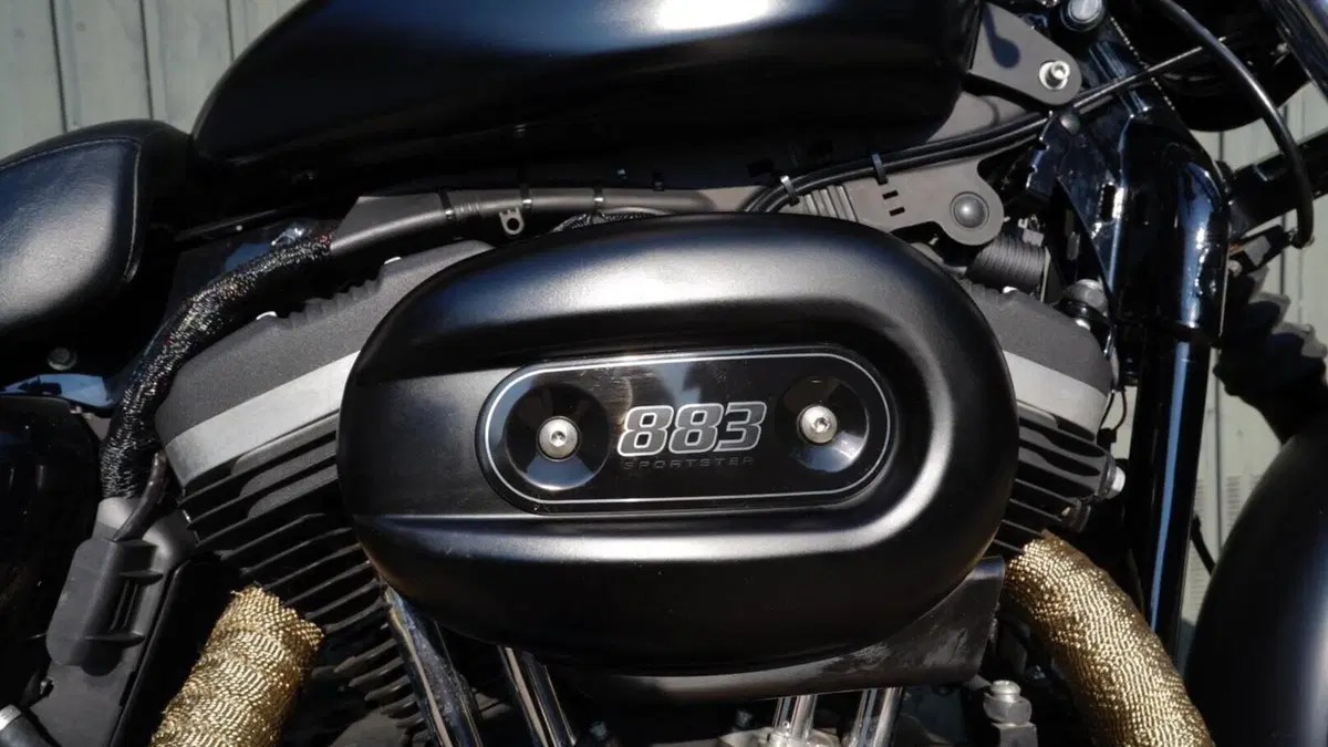 Harley-Davidson 883 Iron (2014 - 16) - XL 883N  (7)