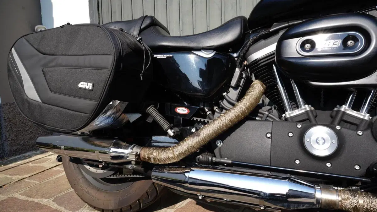 Harley-Davidson 883 Iron (2014 - 16) - XL 883N  (8)