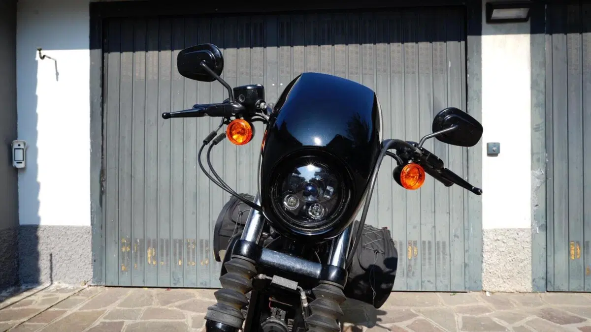 Harley-Davidson 883 Iron (2014 - 16) - XL 883N  (9)