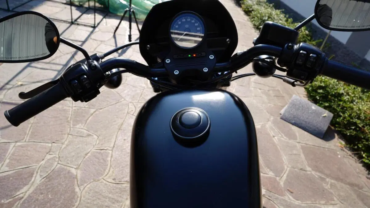 Harley-Davidson 883 Iron (2014 - 16) - XL 883N  (12)