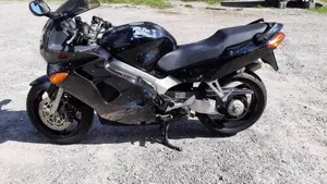 Honda VFR 800 (1998 - 01)  (2)