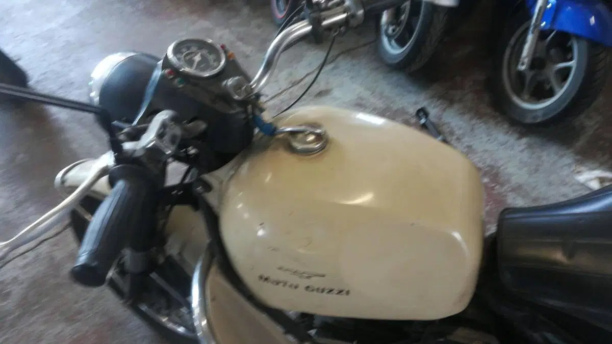 Moto Guzzi   (2)