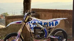 Yamaha YZ 450 F (2021)  (2)