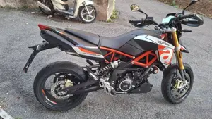 Aprilia Dorsoduro 900 (2017 - 20)  (2)