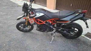 Aprilia Dorsoduro 900 (2017 - 20)  (4)