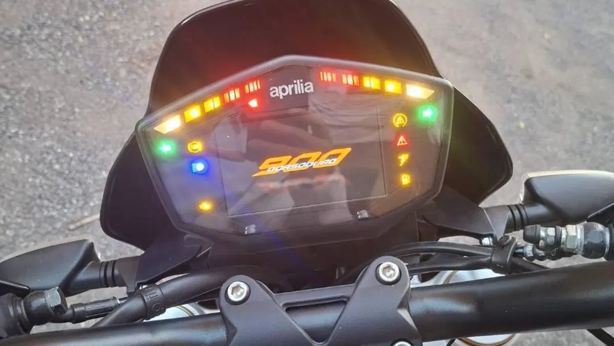 Aprilia Dorsoduro 900 (2017 - 20)  (12)
