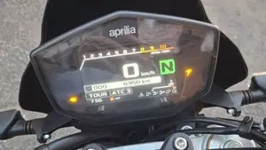 Aprilia Dorsoduro 900 (2017 - 20)  (13)
