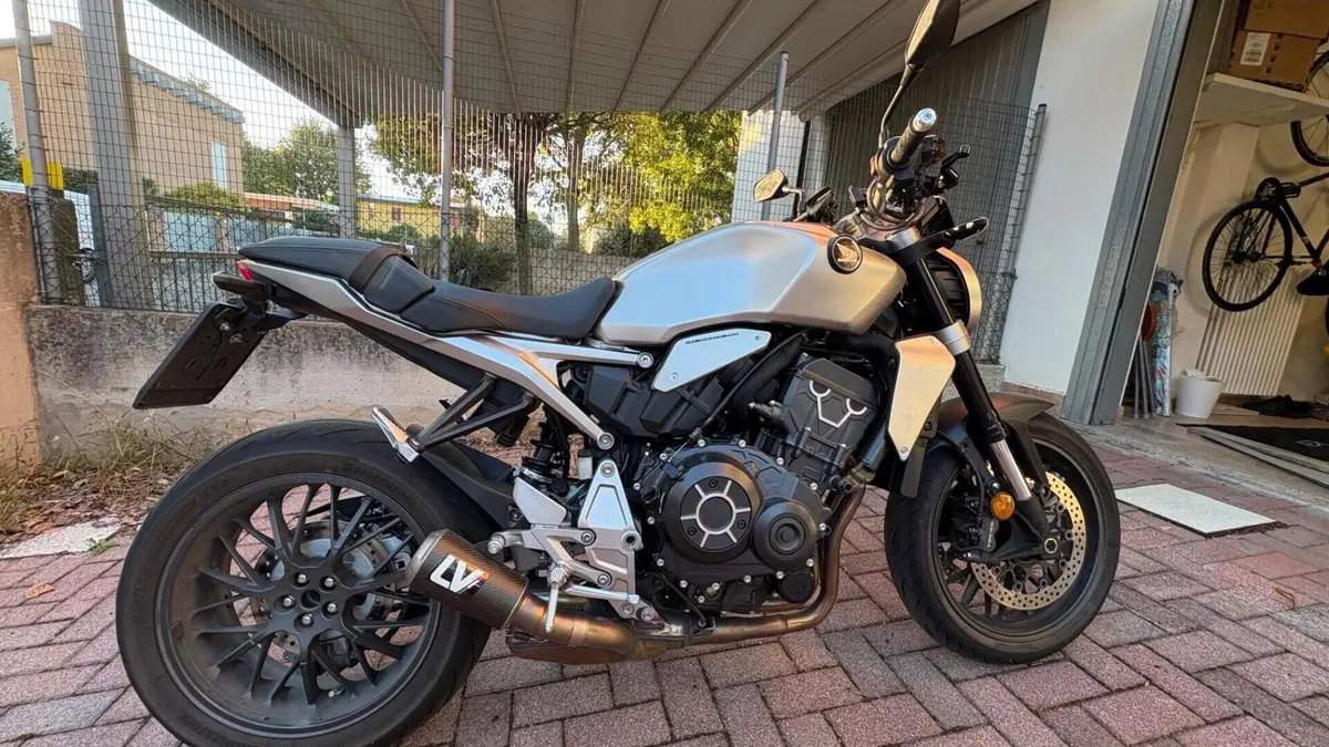 Honda CB 1000 R (2021 - 25)  (2)