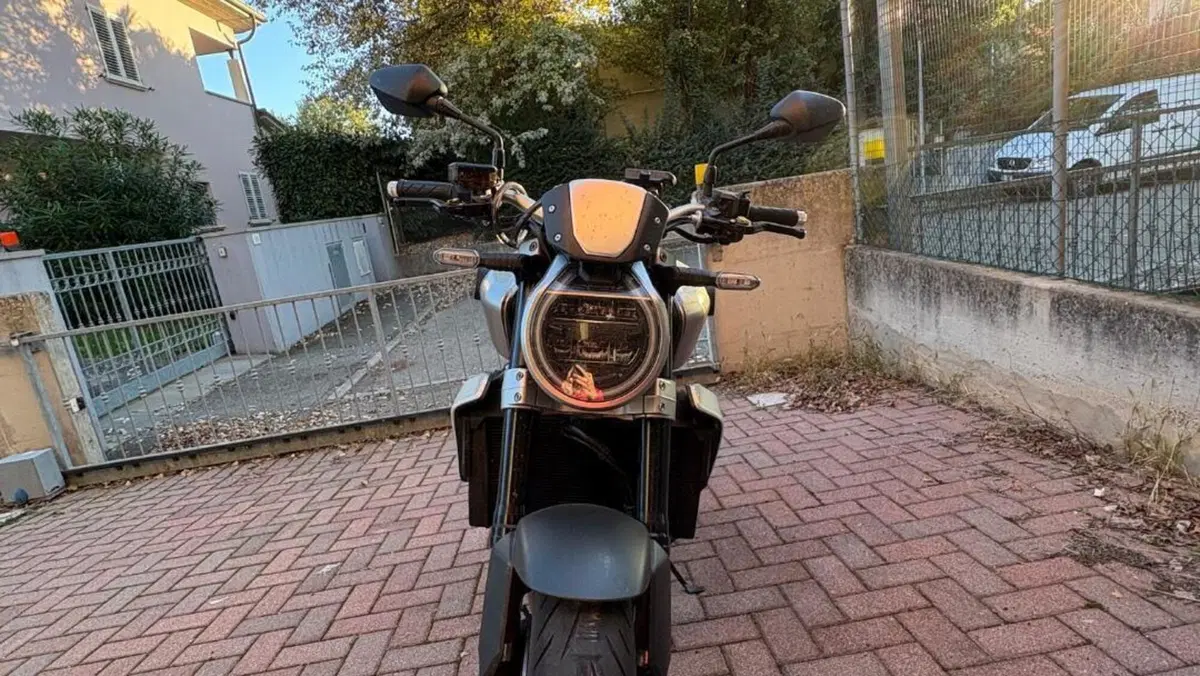 Honda CB 1000 R (2021 - 25)  (4)