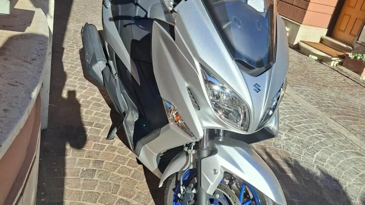 Suzuki Burgman 400 (2022 - 24)  (3)