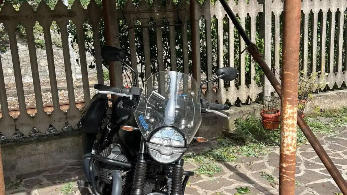 Moto Guzzi V7 Stone (2021 - 24)  (4)