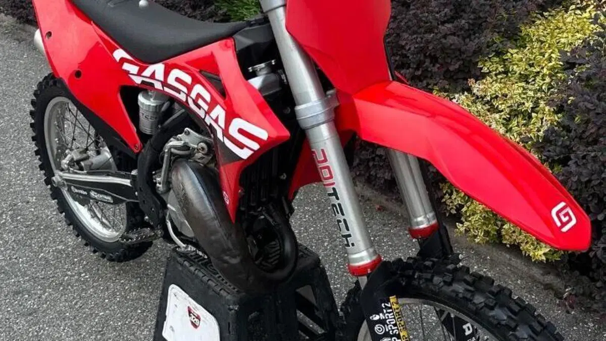 GASGAS MC 125 (2023)  (3)