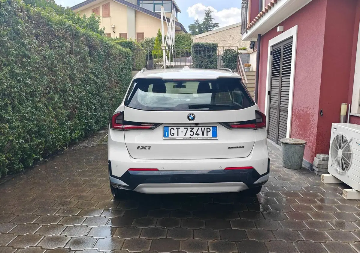 BMW iX1 edrive 20 X-Line (8)