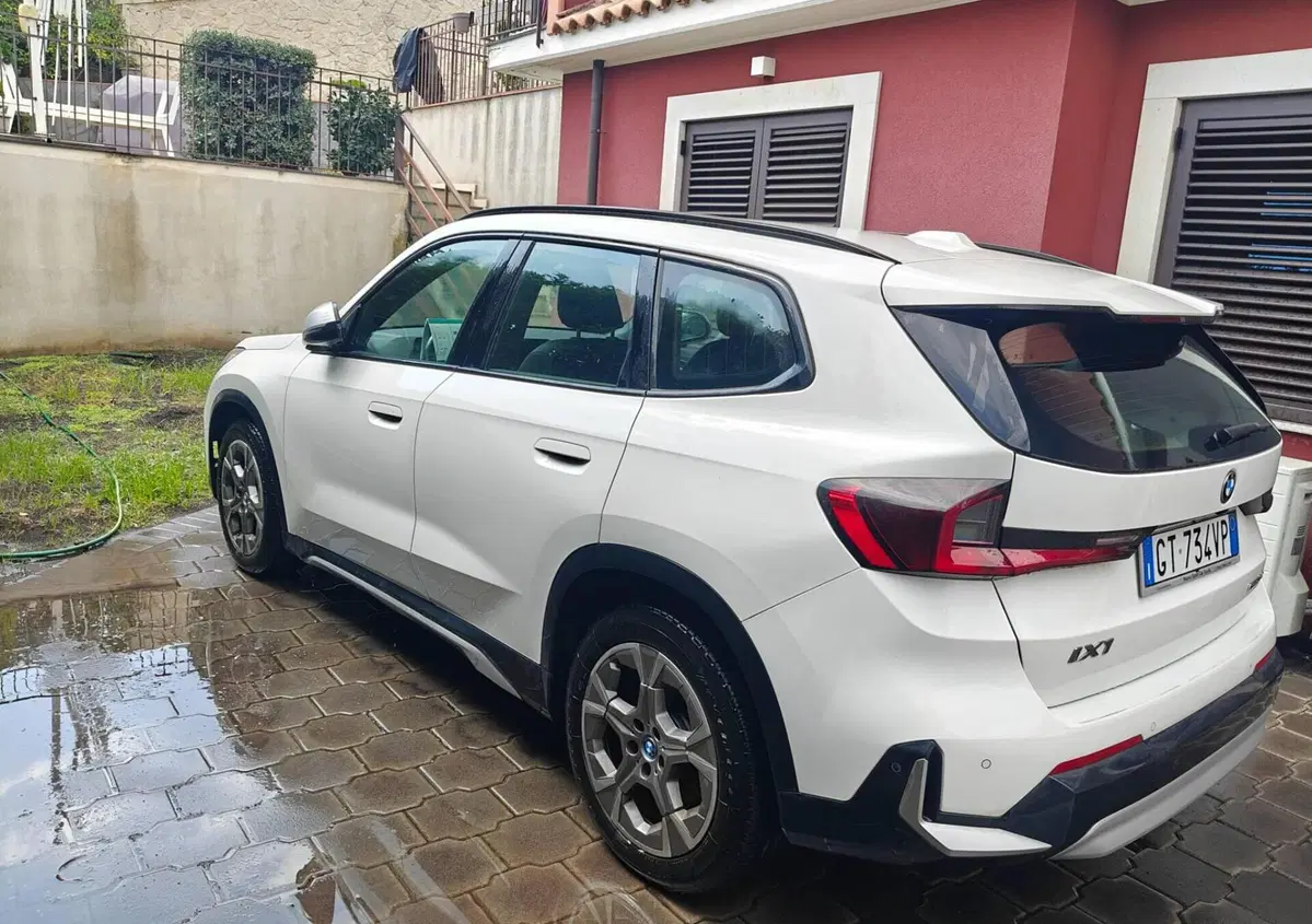 BMW iX1 edrive 20 X-Line (10)