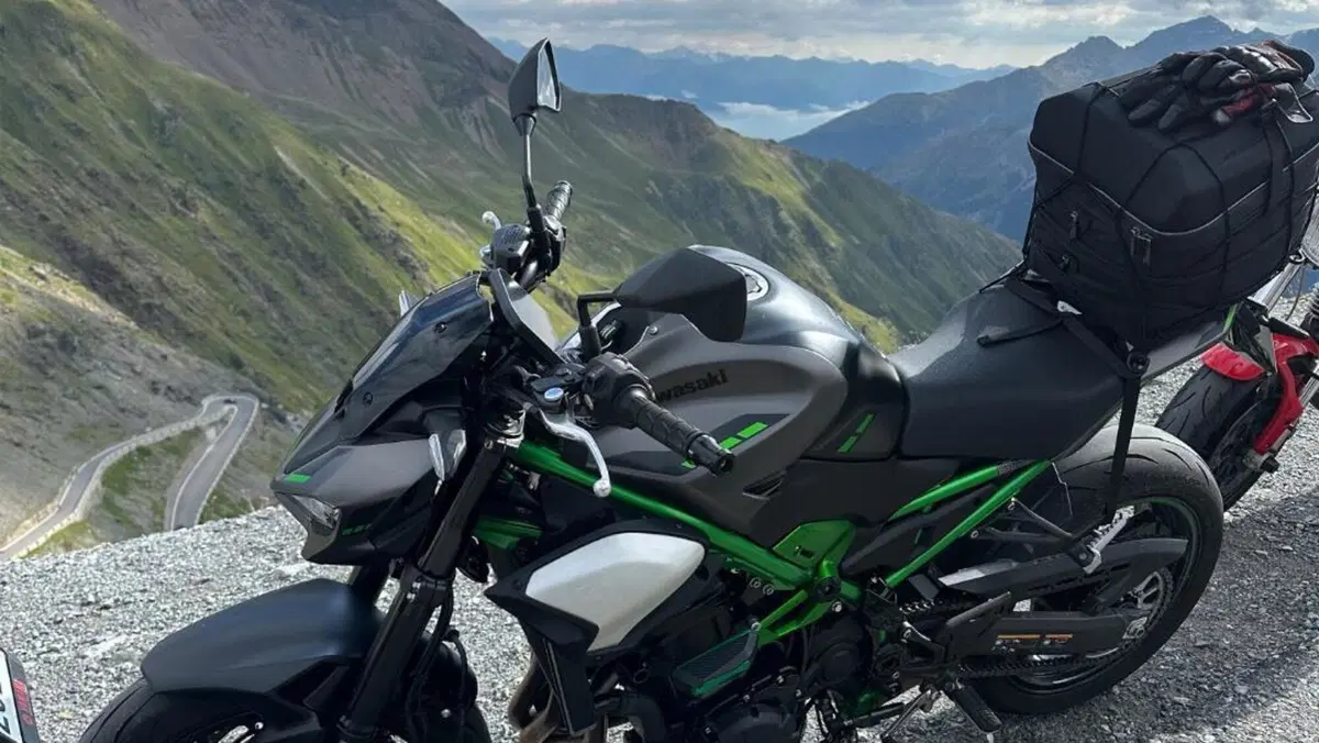 Kawasaki Z 900 (2025 - 27)  (4)