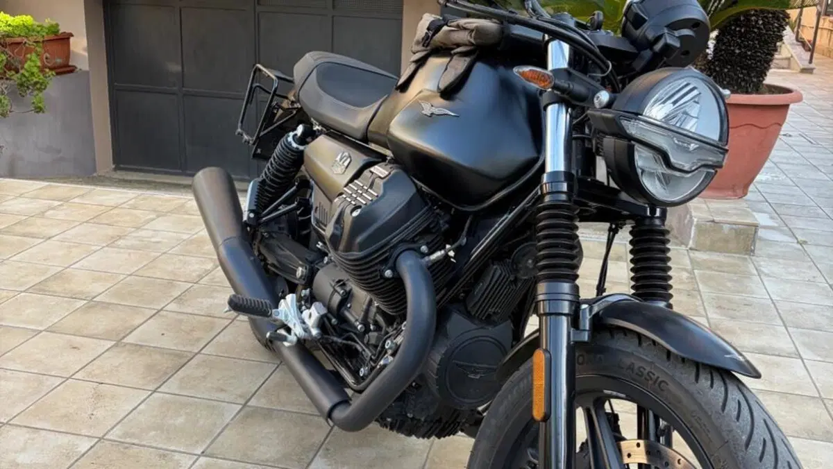 Moto Guzzi V7 Stone (2021 - 24)  (2)