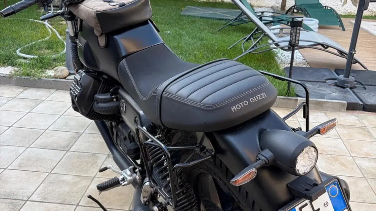 Moto Guzzi V7 Stone (2021 - 24)  (4)
