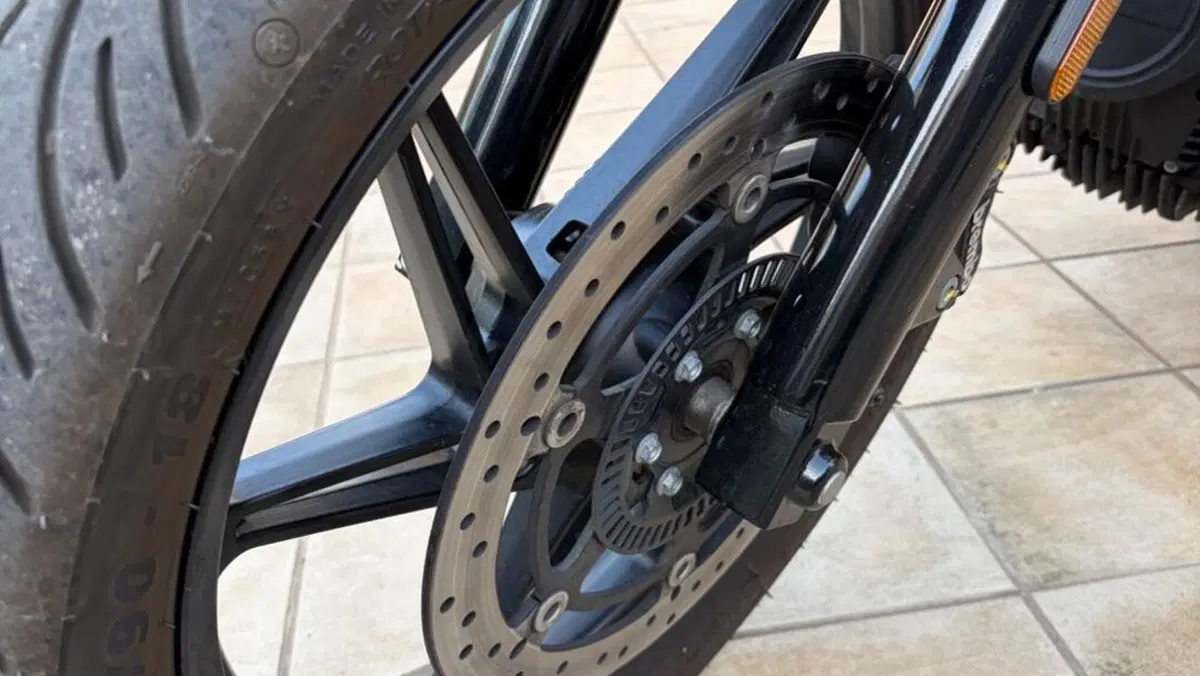 Moto Guzzi V7 Stone (2021 - 24)  (12)