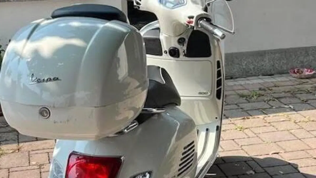 Vespa GTS 300 Super Sport (2017 - 19)  (2)