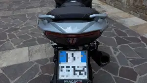 Yamaha T-Max 560 Tech Max (2025 - 26)  (2)