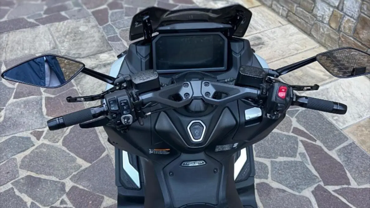 Yamaha T-Max 560 Tech Max (2025 - 26)  (9)