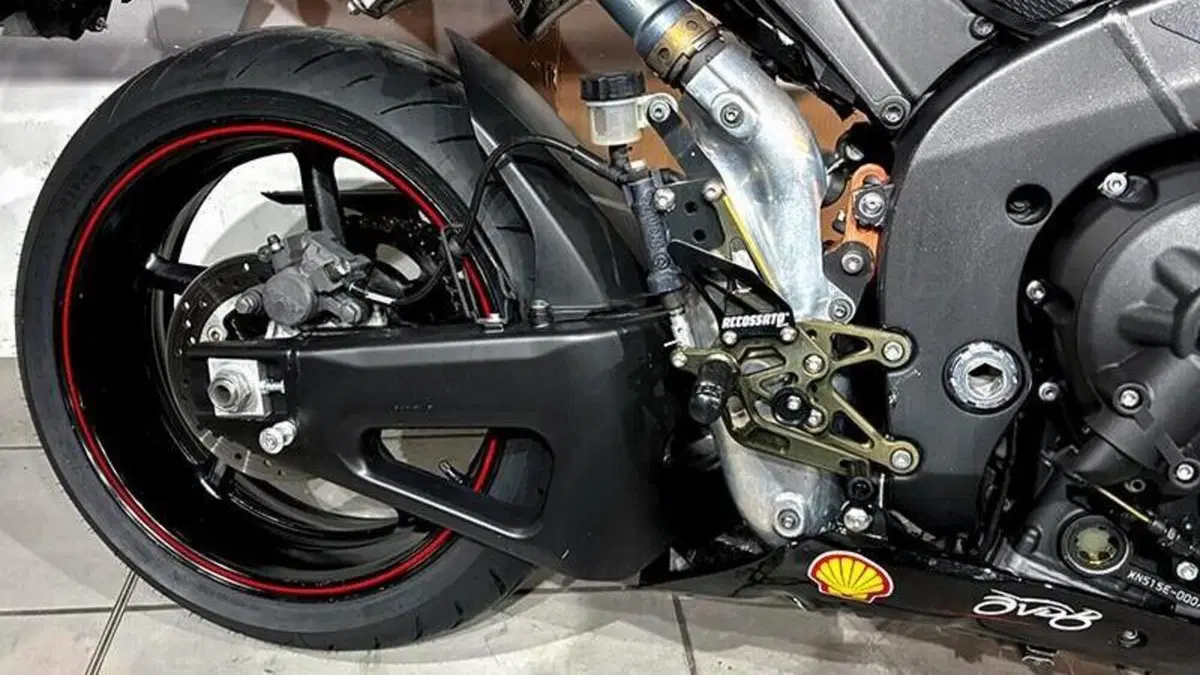 Yamaha YZF R1 (2006 - 07)  (3)