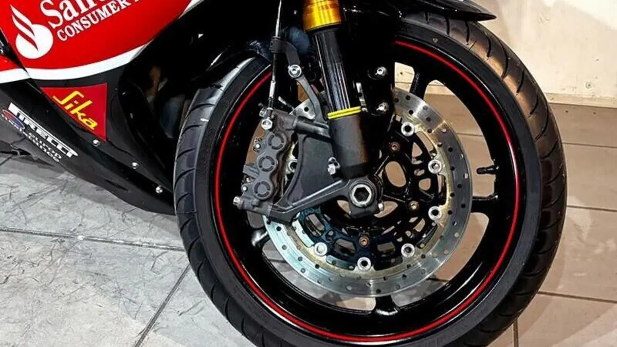 Yamaha YZF R1 (2006 - 07)  (9)