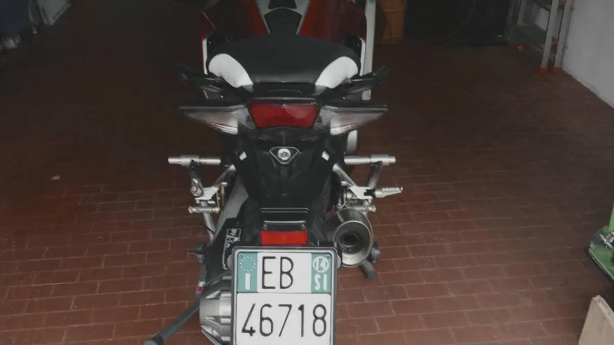 Honda VFR 1200 F ABS (2009 - 16)  (6)