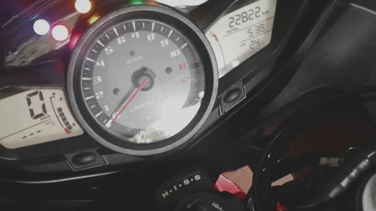 Honda VFR 1200 F ABS (2009 - 16)  (9)