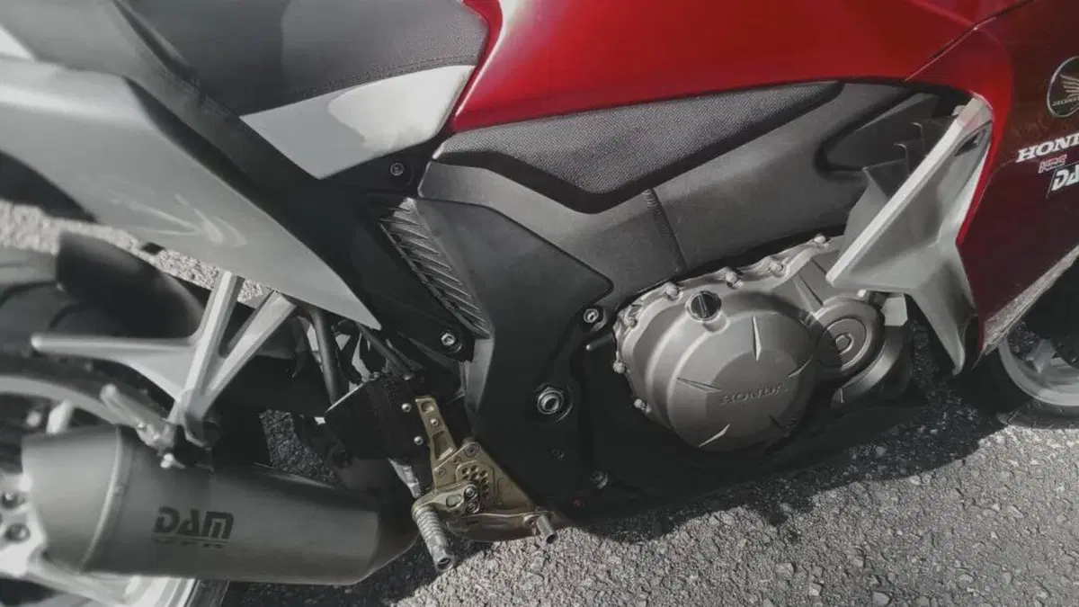 Honda VFR 1200 F ABS (2009 - 16)  (3)