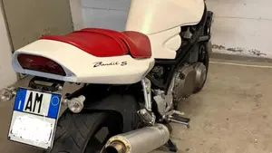 Suzuki   (4)