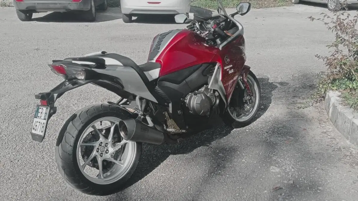 Honda VFR 1200 F ABS (2009 - 16)  (5)