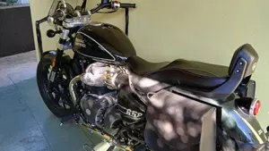 Royal Enfield Super Meteor 650 (2023 - 26)  (2)