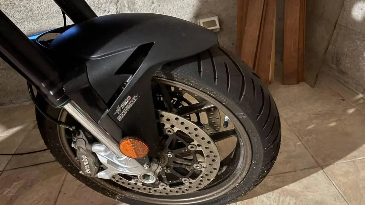 MV Agusta Turismo Veloce 800 Lusso SCS (2021 - 26)  (4)