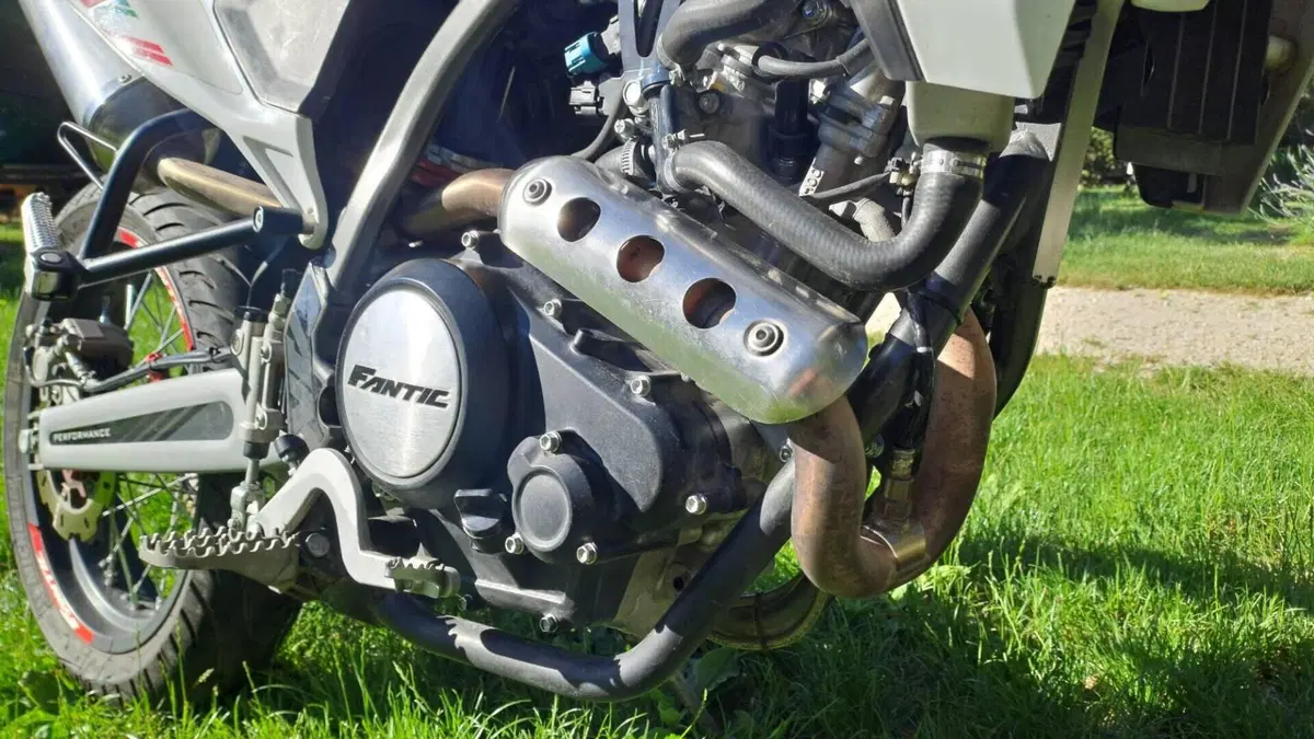 Fantic Motor XMF 125 Motard Performance 4T (2023 - 24)  (3)