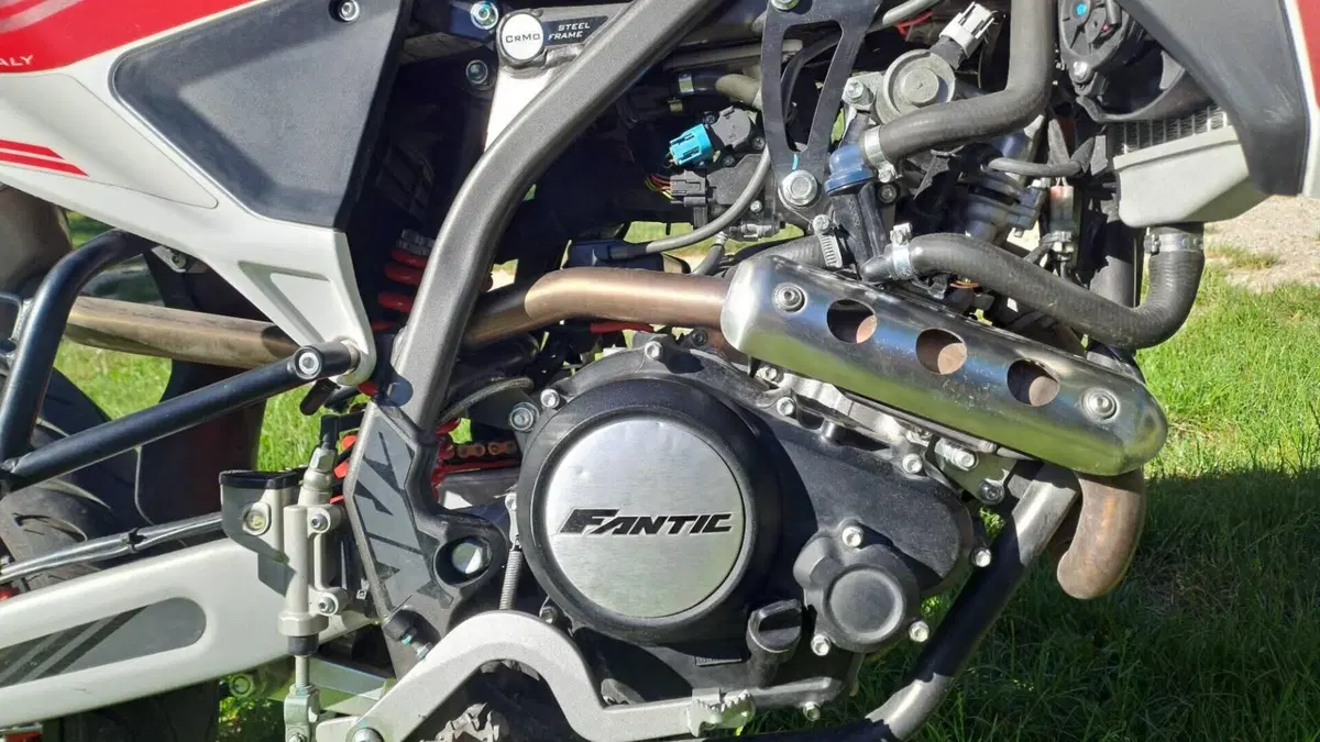 Fantic Motor XMF 125 Motard Performance 4T (2023 - 24)  (4)