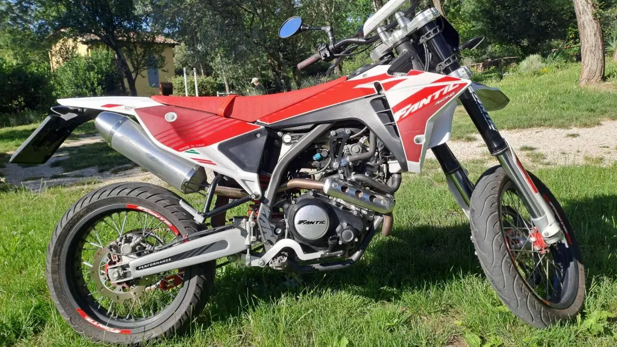 Fantic Motor XMF 125 Motard Performance 4T (2023 - 24)  (5)