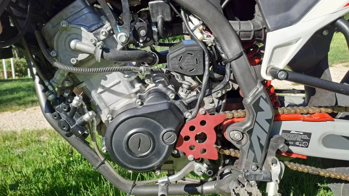 Fantic Motor XMF 125 Motard Performance 4T (2023 - 24)  (6)