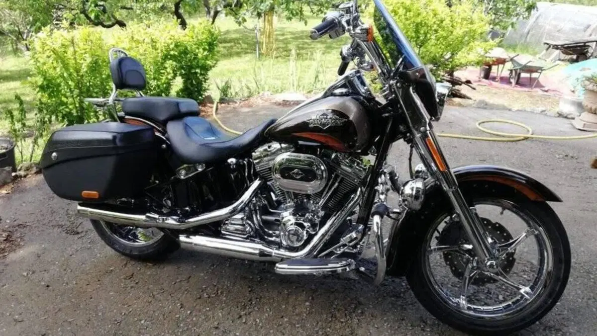 Harley-Davidson 1800 Convertible (2010 - 11) - FLSTSE 