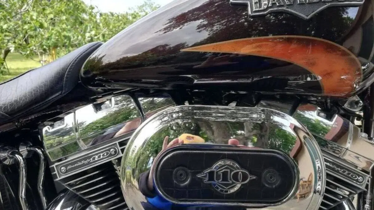 Harley-Davidson 1800 Convertible (2010 - 11) - FLSTSE  (2)