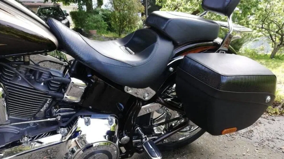 Harley-Davidson 1800 Convertible (2010 - 11) - FLSTSE  (4)